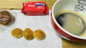 煮飯到一半女童甜喊「媽媽休息一下嘛」她轉頭看到一幕感到暖心。（圖／翻攝自X@uobk_7）