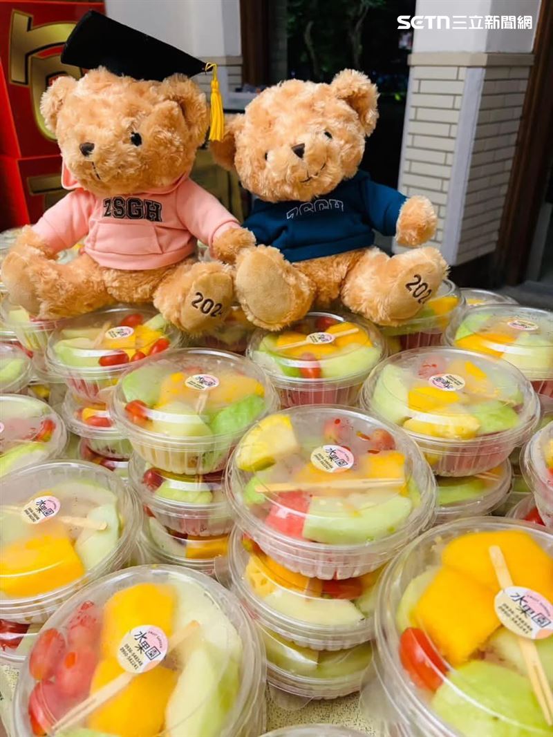 中山女高晚自習點心提供綜合水果盤。（圖／網友winnie7.tw授權提供，未經同意請勿轉載）