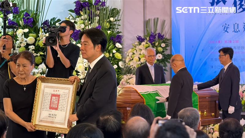 賴清德總統親頒褒揚令，他致詞時，引用《聖經》提摩太後書經文「美好的仗你已經打過」。（圖／記者簡榮良攝影）