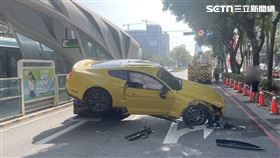 台中,離奇,車禍,野馬,翻車,台灣大道（圖／翻攝畫面）