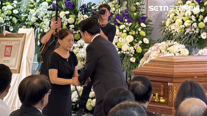 張俊雄,賴清德,陳水扁,蔡英文,陳其邁,行政院長,民進黨,高雄,總統,告別式,黨旗,褒揚令（圖／記者簡榮良攝影）