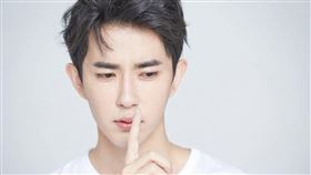 于朦朧離奇墜樓身亡，至今熱度不減，反而持續延燒到國際。（圖／翻攝自于朦朧微博）