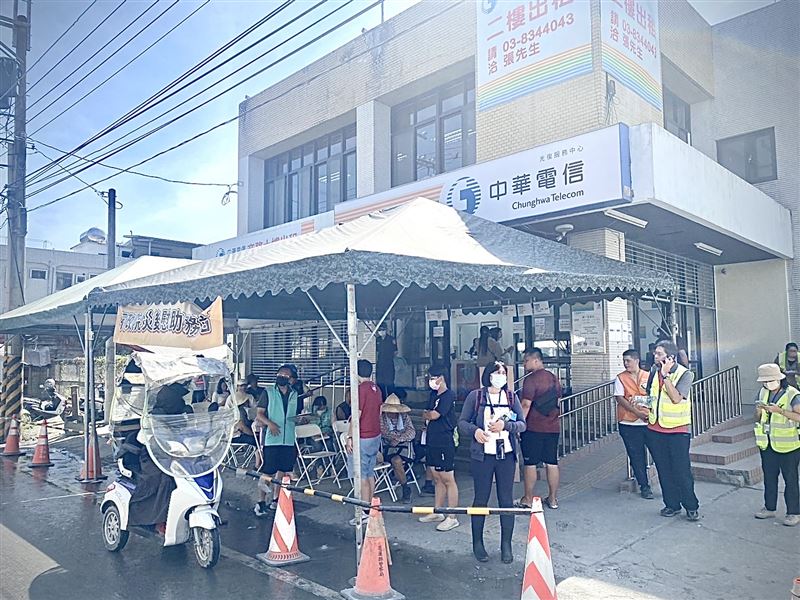行政院災後慰助服務站自7日起啟用，將在明（12)日完成階段性任務。(圖/行政院提供)