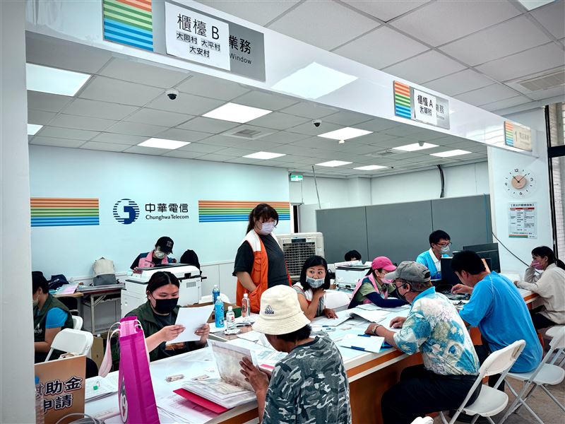 行政院災後慰助服務站自7日起啟用，將在明（12)日完成階段性任務。(圖/行政院提供)