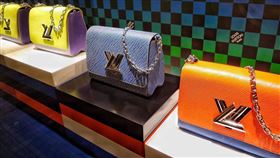 日圓貶破150、創38年新低，日本成為全球奢侈品最划算的購物天堂。來自中國、東南亞與美國的觀光客湧入銀座與富士山Outlet大掃貨，帶動觀光財暴增至8兆日圓。然而，對LV、Chanel等國際精品業者而言，這場狂歡卻是甜蜜的負擔，日本熱賣、中國冷卻，亞洲奢侈品市場正出現微妙的消費遷徙。（示意圖／PIXABAY）