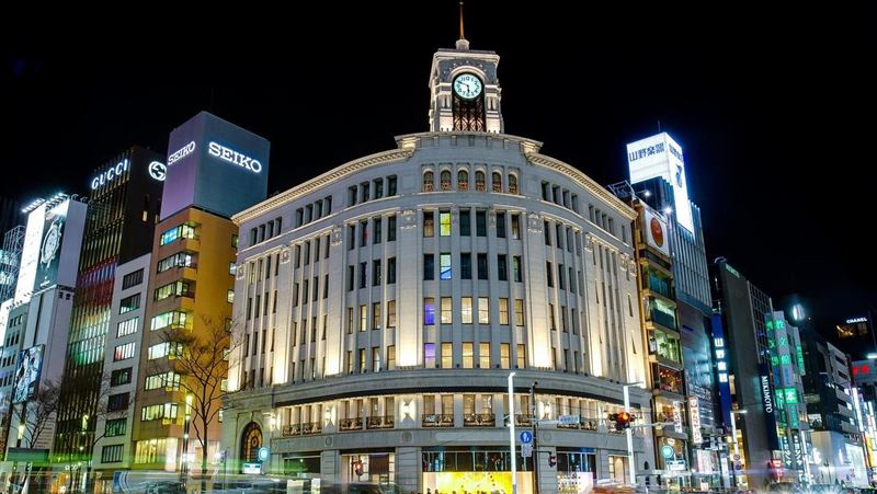 日圓貶破150、創38年新低，日本成為全球奢侈品最划算的購物天堂。來自中國、東南亞與美國的觀光客湧入銀座與富士山Outlet大掃貨，帶動觀光財暴增至8兆日圓。然而，對LV、Chanel等國際精品業者而言，這場狂歡卻是甜蜜的負擔，日本熱賣、中國冷卻，亞洲奢侈品市場正出現微妙的消費遷徙。圖為銀座街頭。（示意圖／PIXABAY）