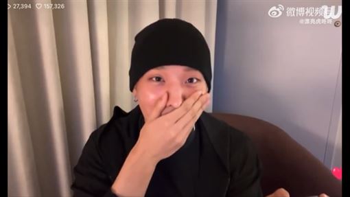 知名男星直播出事　現場突傳女子呻吟聲