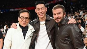 剛從新北國王退役的林書豪現身澳門，在NBA中國熱身賽開心與貝克漢、成龍完成跨界世紀合照。（圖／翻攝自林書豪臉書）