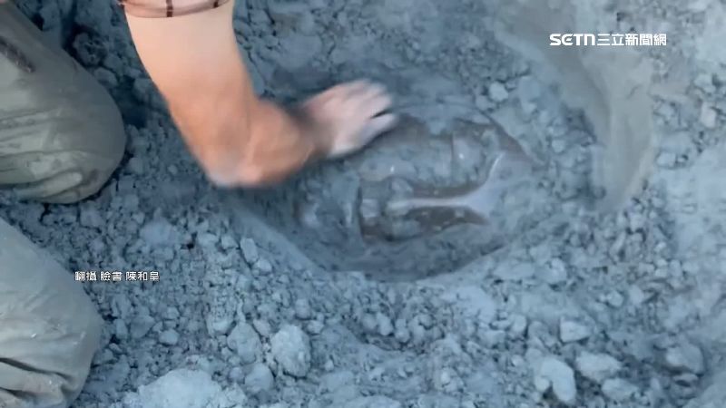 救災挖出觀音像　外國超人喊：祂召喚我！