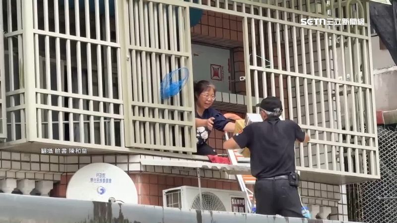 亞洲越野賽車神陳和皇幫災民們送物資