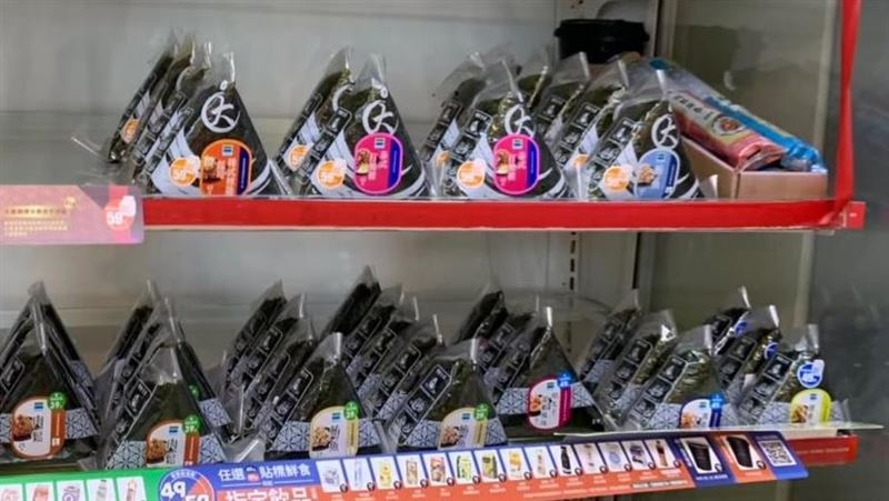 只差5元！弟弟羞愧離開　路人1舉暖爆全網