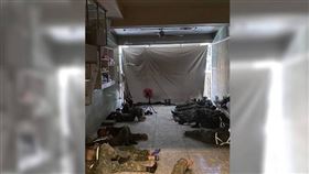 屋主拿出遮光布簾讓國軍弟兄可以休息。（圖／翻攝自臉書／爆料公社）