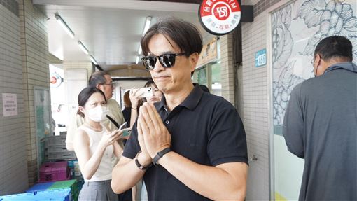 顏正國冥誕入殮！李千娜夫妻連4天現身