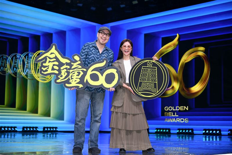 「第60屆廣播金鐘獎頒獎典禮」主持人Joseph Lin林哲修（左）、吳怡霈（右）。（圖／三立提供）