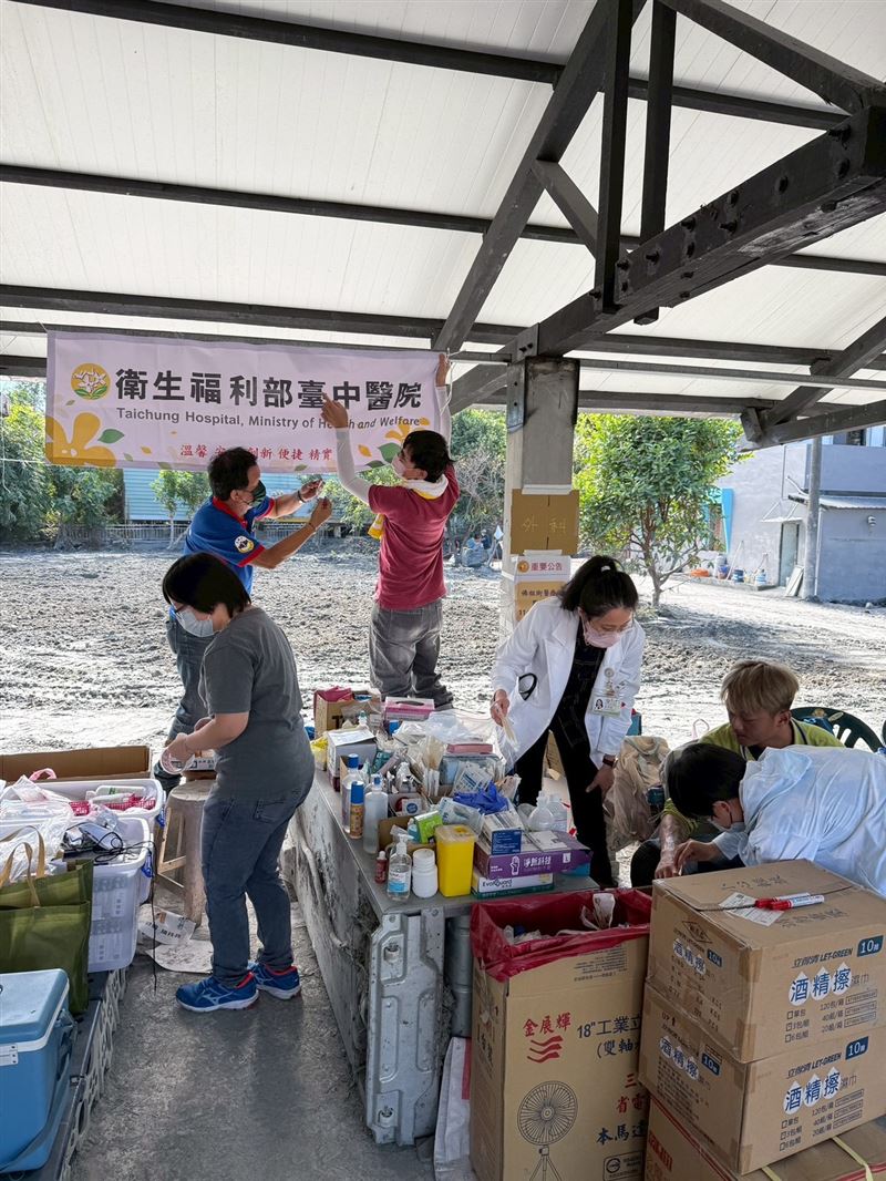 連假挺進花蓮光復！台中3正妹醫護穿雨鞋救傷者：進災區就掉淚了⋯