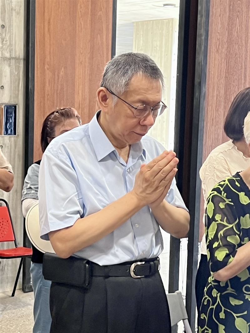 陳佩琪指出，柯文哲去祭拜柯爸爸，過程順利圓滿「心中大石頭終於放下」。（圖／翻攝自陳佩琪臉書）