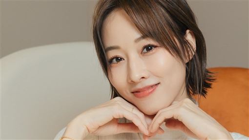 女星拍攝途中裙子飛起　崩潰：下體被看光