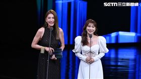 演藝圈閨蜜組合小禎（胡盈禎）與李佩甄久違合體登台頒獎。（圖／三立提供）