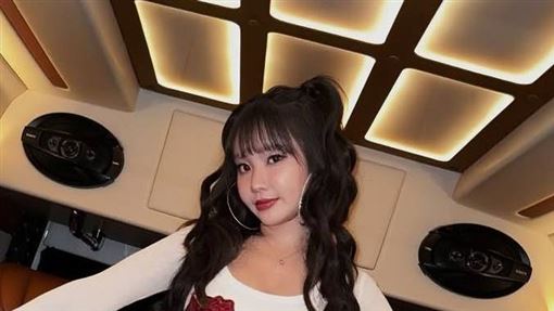 陳芳語戰袍1圖案遮點　辣洩不科學水蛇腰