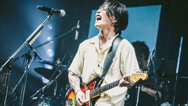 優里攻蛋沒唱中文〈乾燥花〉　散場偷偷放