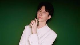 于朦朧在9月11日意外墜樓身亡，享年37歲，官方火速將此案定調為「意外事件」，但輿論並未因此平息。（圖／翻攝自于朦朧微博）