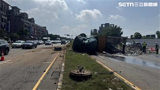 台中沙路長下坡又出事！大貨車衝對向翻覆