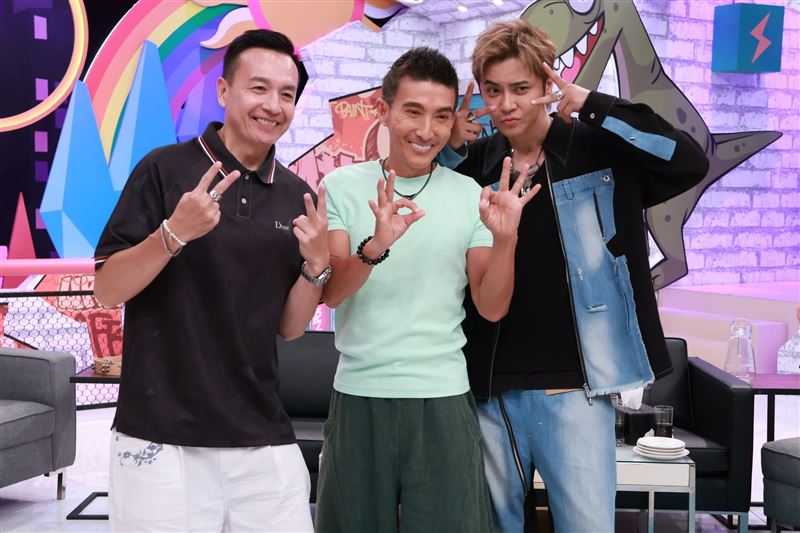 小鐘（左起）、潘若迪、羅志祥同台（圖／中天提供）