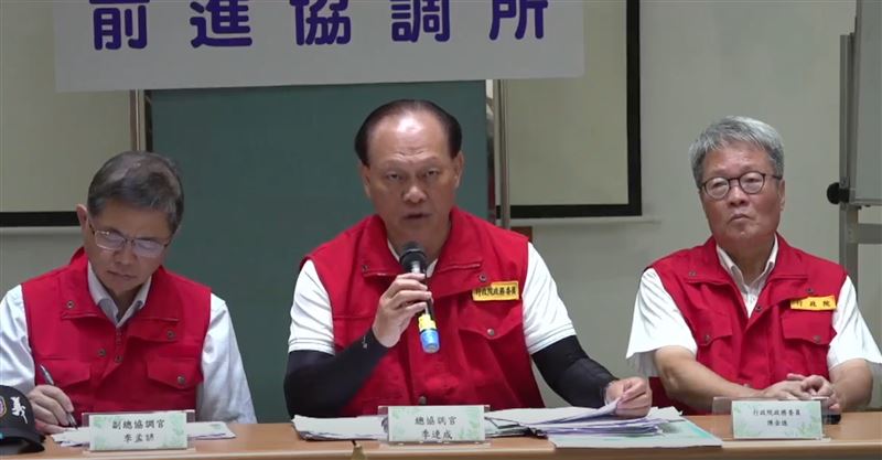 中央前進協調所總協調官季連成說明救災進度。（圖／翻攝自行政院臉書）