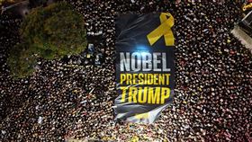 伊凡卡則簡短轉達川普的訊息，讓現場激起歡呼，「謝謝川普」呼聲此起彼落。（圖／翻攝自X平台 @talschneider）