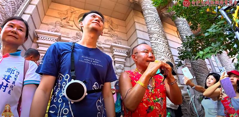 花蓮光復鄉重創，胡漢龑出錢又出力，這回白沙屯媽祖竟駐駕其宅，更讓不少信眾直呼「媽祖看在眼裡」。（圖／翻攝白沙屯媽祖網路電視台）