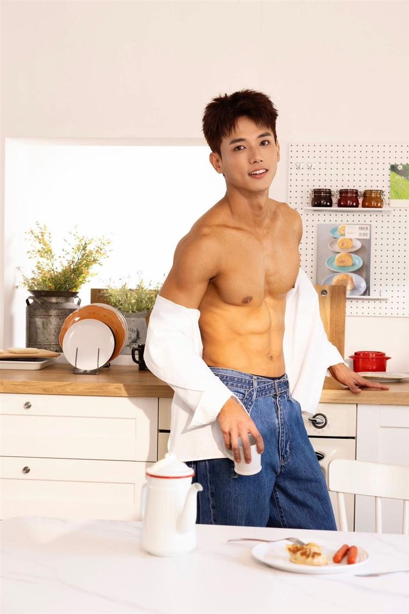 文威登出寫真（圖／翻攝IG）