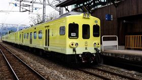 雄獅旅遊與台鐵合作推出「山嵐號」觀光專車，餐點用心、內裝精緻，成為近年觀光新趨勢，常常一票難求。（圖／雄獅旅遊官網)