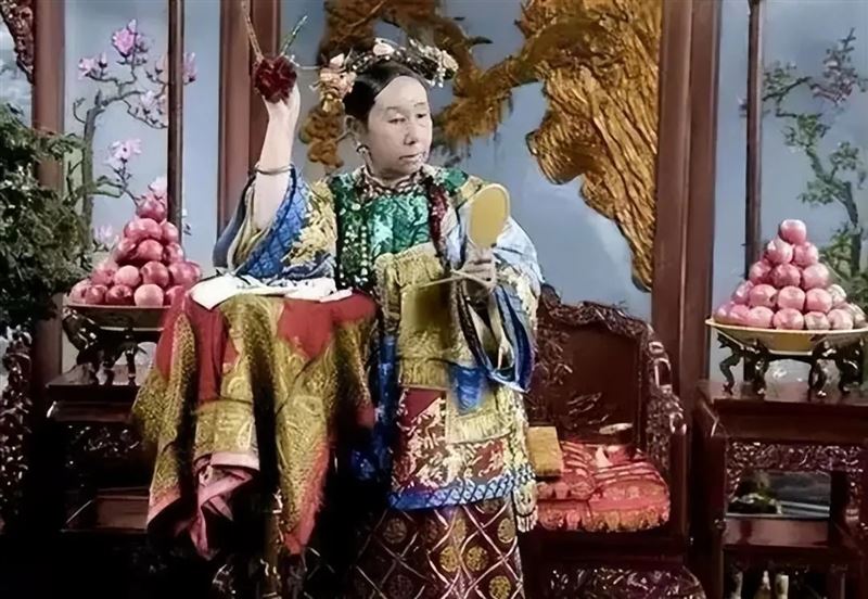 傳說慈禧太后在被盜墓時其棺中屍體未腐宛如熟睡，但口中夜明珠被取出後，迅速腐化。（圖／翻攝自百度百科）