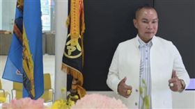 吊車大王大女兒身分是時尚圈攝影師兼導演。（圖／翻攝自「啟德機械起重工程-股公司」臉書）