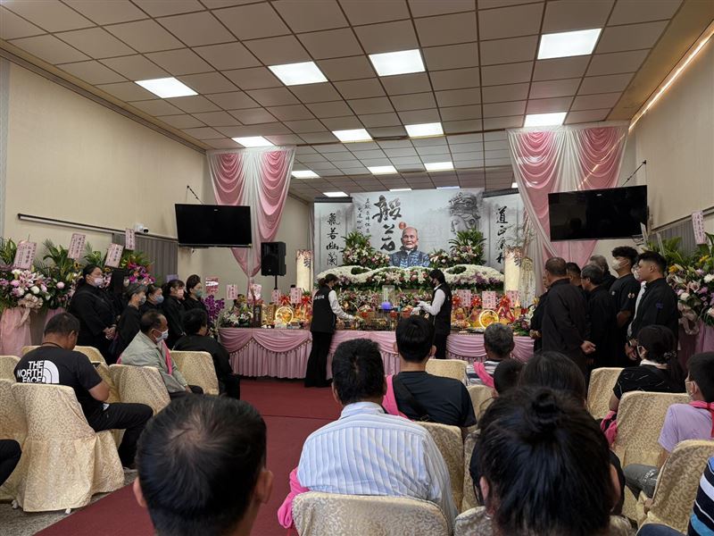 楊華美透露，一名女受災戶相當自責，因為當時她先拉身障兒上屋頂後，回頭想救百歲的老父親已經來不及了。（圖／翻攝自楊華美 花蓮縣議員臉書）