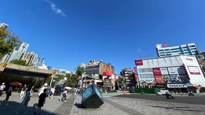 「遊龍陸橋」是新北市府拆除的第59座陸橋，目前全市尚存95座，新北市將依「新北市人行陸橋存廢SOP」繼續排拆。（圖／新北市工務局提供）
