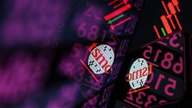 AI晶片題材台積電點火　台股衝破27200點超微（AMD）與OpenAI達成AI晶片供應協議，持續點火AI熱潮，台積電7日早盤股價續創新高，推升集中市場指數盤中大漲473點、最高衝上27234.74點，再攀歷史顛峰。中央社記者翁睿坤攝  114年10月7日