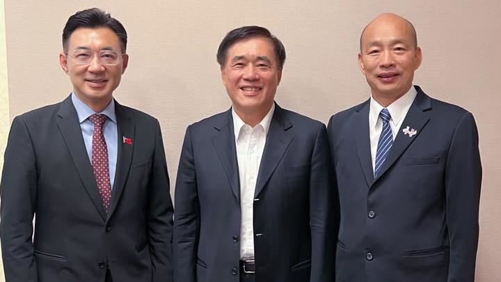 郝龍斌（中）與韓國瑜（右）、江啟臣（左）合照。（圖／翻攝自郝龍斌臉書）