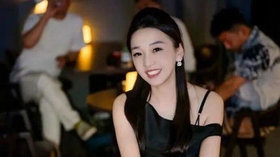 保時捷「黑絲襪」女銷冠淫片瘋傳！他幹的