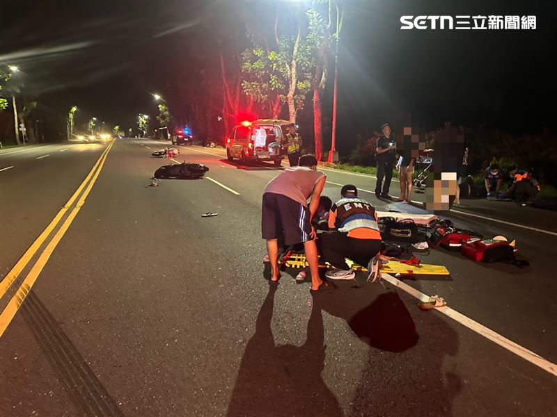 台南市3輛機車撞成一團，7人送醫，最小年僅2歲，還有一名9歲男童腿部開放性骨折。（圖／翻攝畫面）