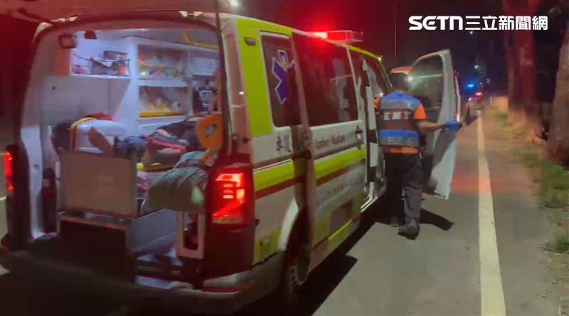 台南市玉井區台三線車禍，7人送醫，現場一片混亂。（圖／翻攝畫面）