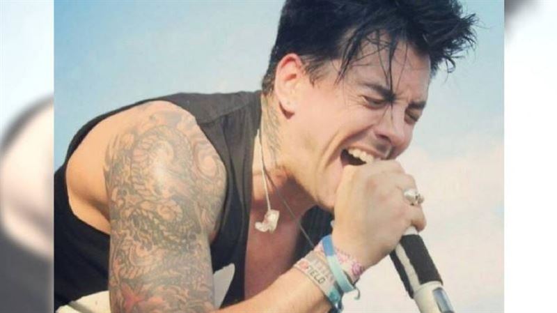 英搖滾男神性侵兒童判29年　獄中遭割喉亡