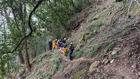 嘉義縣阿里山鄉12日中午發生一起登山意外。（圖／翻攝畫面）