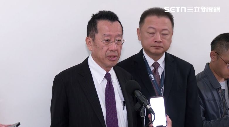顧立雄在立法院接受媒體聯訪。（圖／翻攝畫面）
