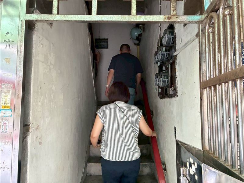 模範母親獨力照顧精障女兒慘遭惡少毆打斷牙，求救無門哭斷腸。（圖／《愛的延續》公益協會提供）