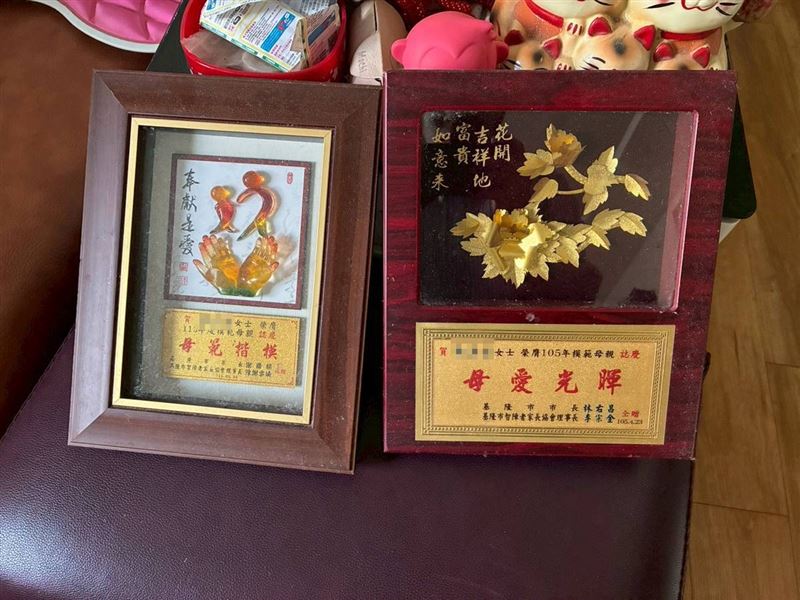 模範母親阿芸姨獨力照顧精障女兒慘遭惡少毆打斷牙，求救無門哭斷腸。（圖／《愛的延續》公益協會提供）