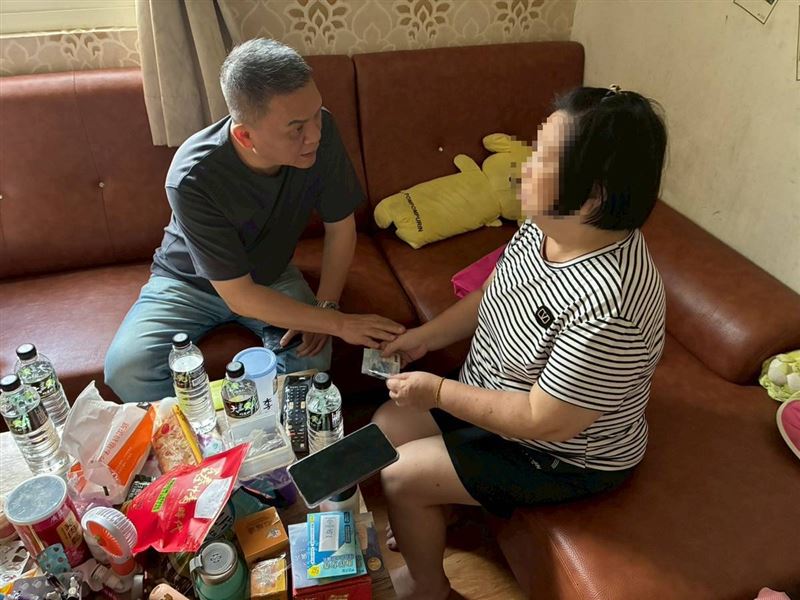 模範母親阿芸姨獨力照顧精障女兒慘遭惡少毆打斷牙，求救無門哭斷腸。（圖／《愛的延續》公益協會提供）