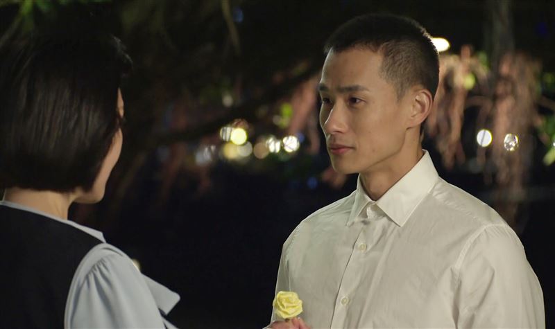 劇中古意的盧彥澤（右)終於鼓起勇氣向何宜珊告白。（圖／台視提供）