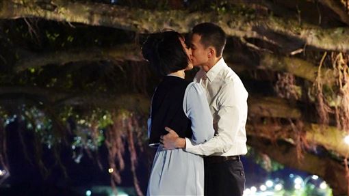 台八女星出事了！拍完吻戲「突動彈不得」