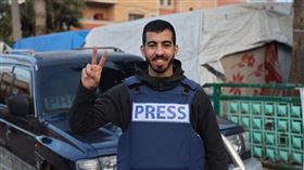 半島電視台記者阿爾賈法拉維（Saleh Aljafarawi）在加薩衝突中不幸中彈身亡。（圖／翻攝自X平台 @TheCradleMedia）